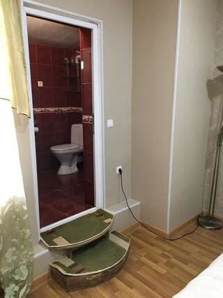 Дома для отпуска Apartment Anastasia Кутаиси Cемейный номер с собственной ванной комнатой-6